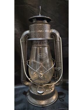 Dietz Junior #20 oil-burning lantern black silver speckled finish